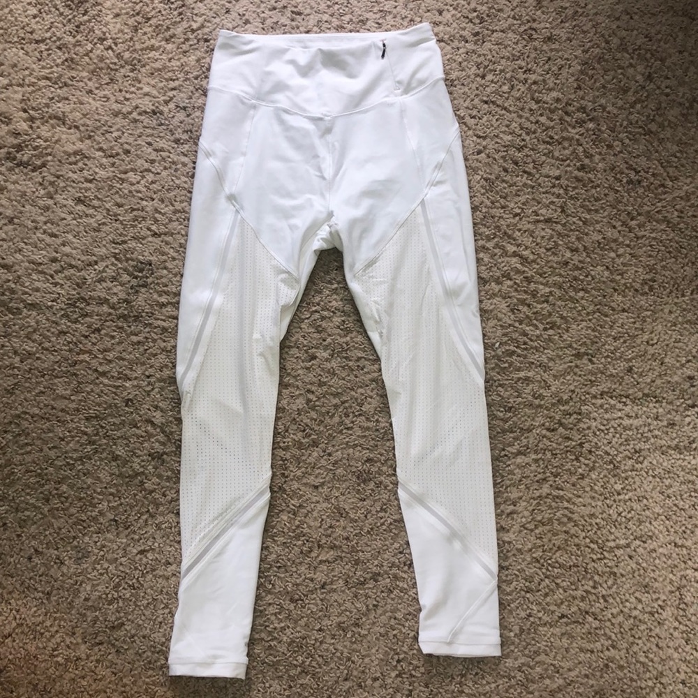 White Calia by Carrie Underwood Leggings!!